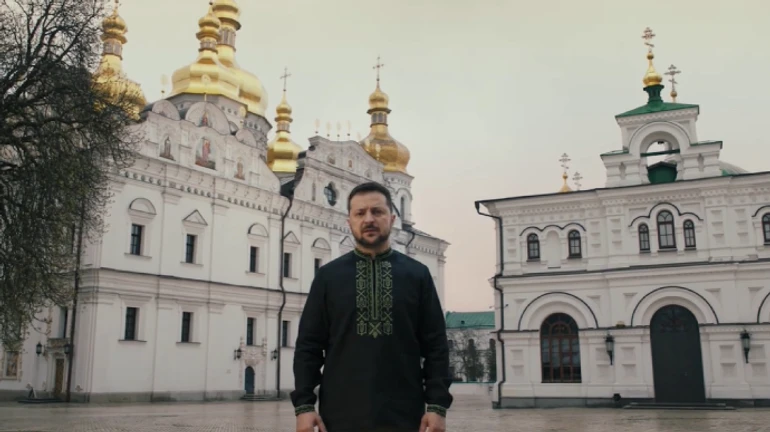 Зеленский в Лавре поздравил украинцев с Пасхой