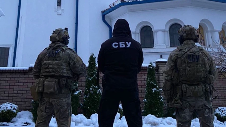 СБУ обыскала УПЦ МП на Буковине: методички из Москвы и россияне в рясах