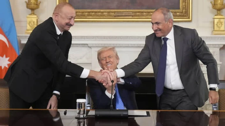 Конец войны на Кавказе. Как Трамп мирил Азербайджан и Армению и почему это бьет по России