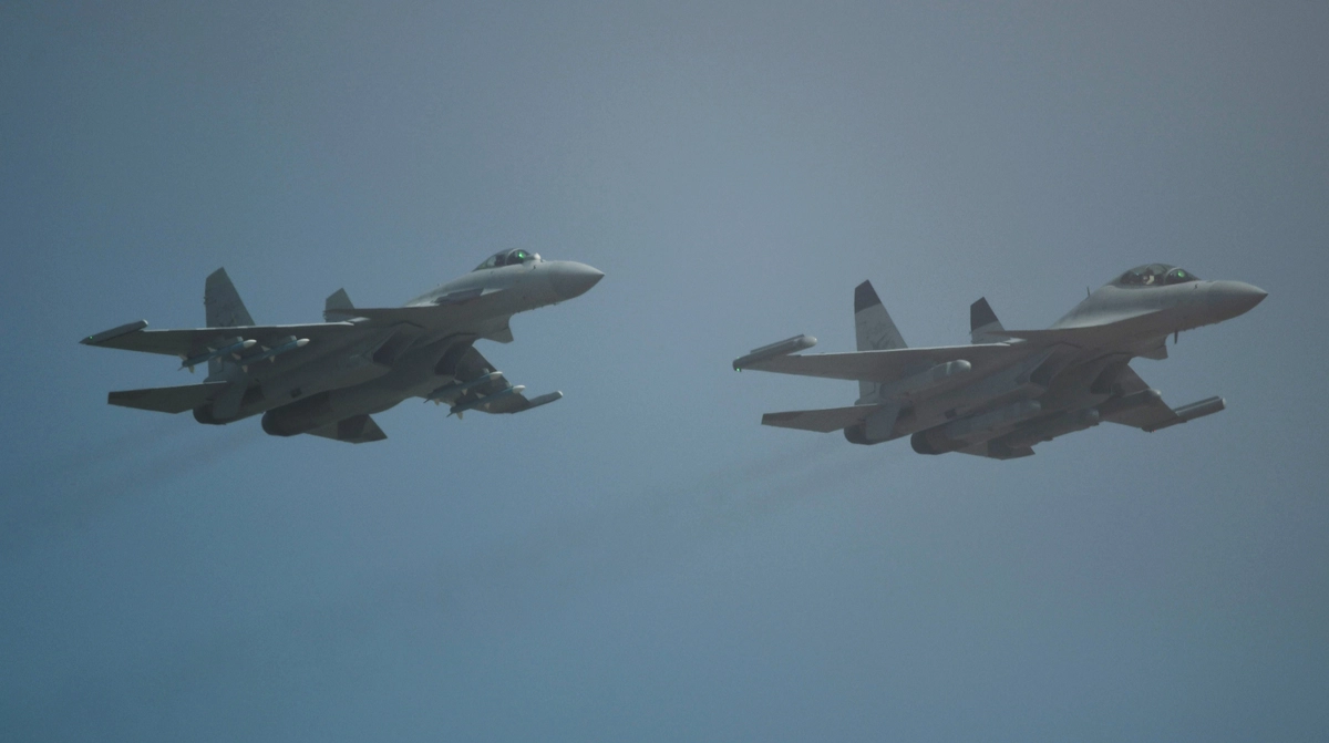 Китайські винищувачі навели бойові радари на літаки Японії: Токіо заявив про небезпечний прецедент