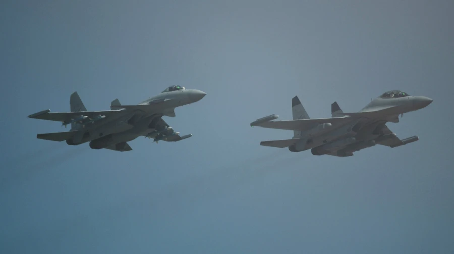 Китайські винищувачі навели бойові радари на літаки Японії: Токіо заявив про небезпечний прецедент