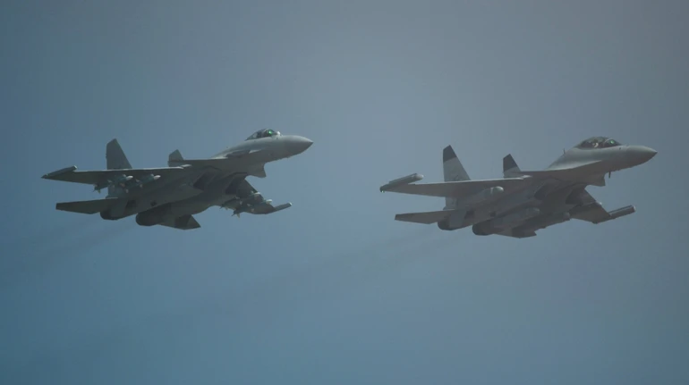 Китайські винищувачі навели бойові радари на літаки Японії: Токіо заявив про небезпечний прецедент