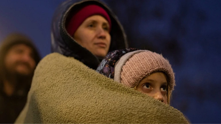 Де і як зігрітися, помитися та зарядитися під час відключень. Практичний гайд