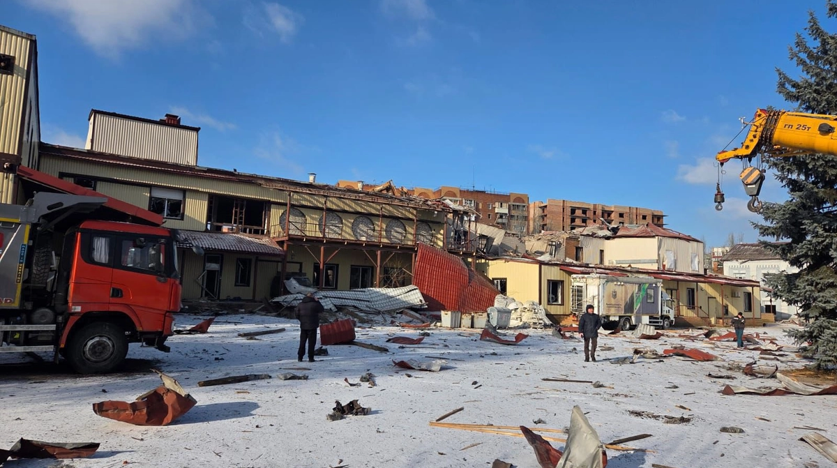 Russians attack Sloviansk: one woman killed and another injured, 14 high-rise buildings damaged – photos