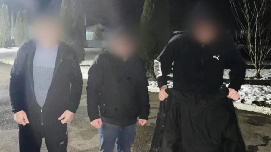 Пограничники выловили трех мужчин из ледяной Тисы