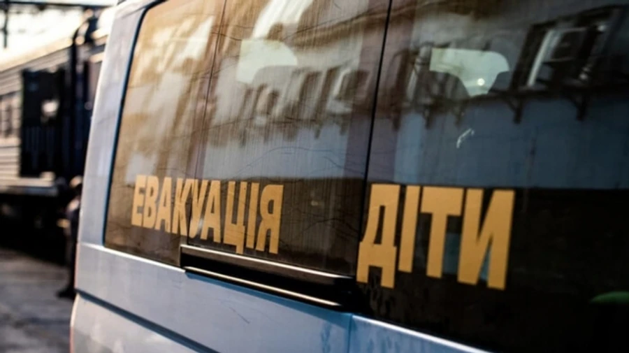 З 20 серпня почнуть примусово евакуювати дітей із Покровська