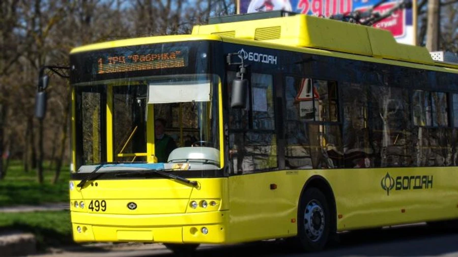 Kherson temporarily suspends trolleybus traffic after Russian attacks
