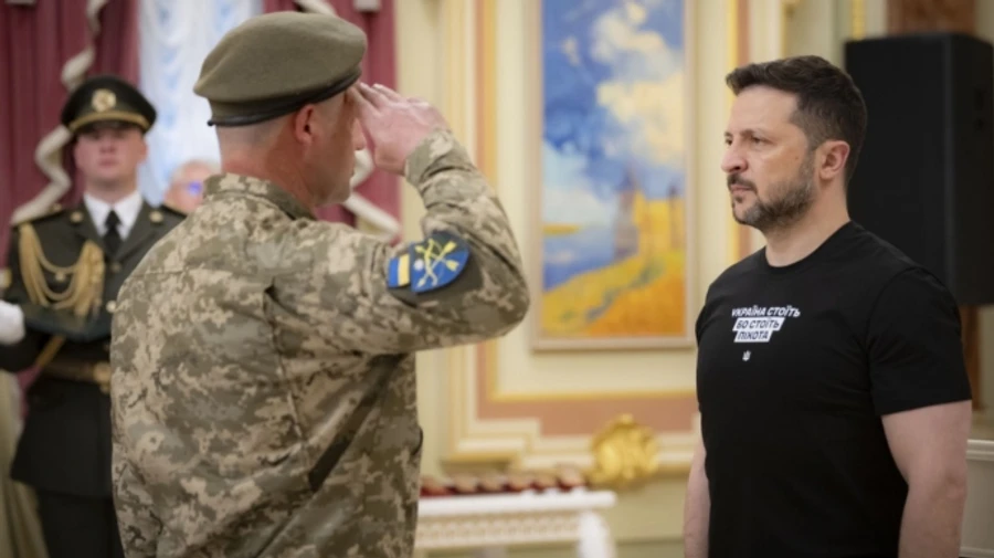 Україна стоїть, бо стоїть піхота: Зеленський роздав нагороди і звання
