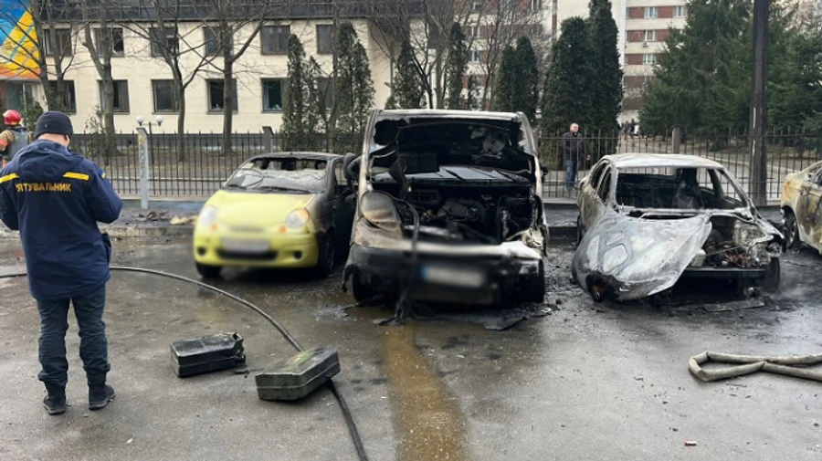 Троє потерпілих, п'ять авто згоріли: поліція показала наслідки удару РФ по Києву