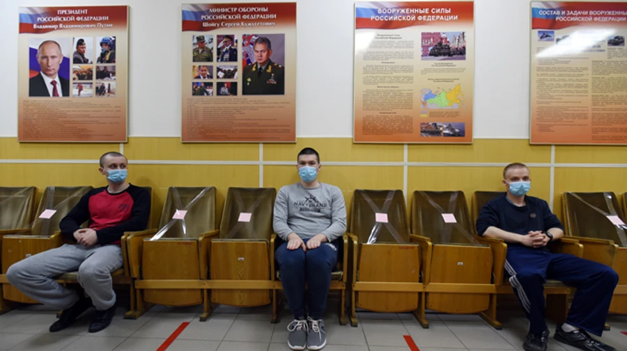 Russian students forced to sign consent to pre-term conscription 