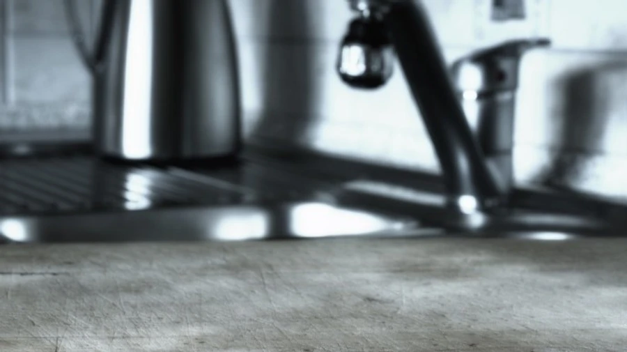 В Киеве больше десятка жилых массивов остались без воды