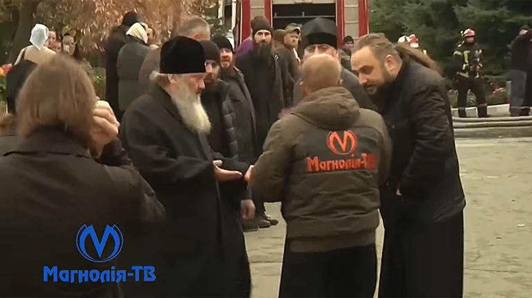 У Лаврі митрополит Павло з братами поскандалив з журналістами