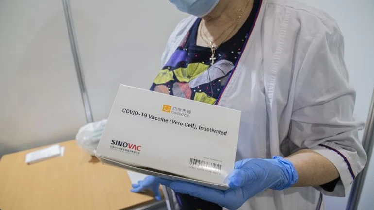 Щеплення всім охочим: кияни можуть вибрати вакцину від Sinovac чи Moderna