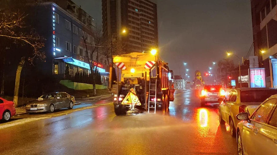 Тысячи тонн соли, песка и хлоридов – Киев показал, как противостоял гололеду