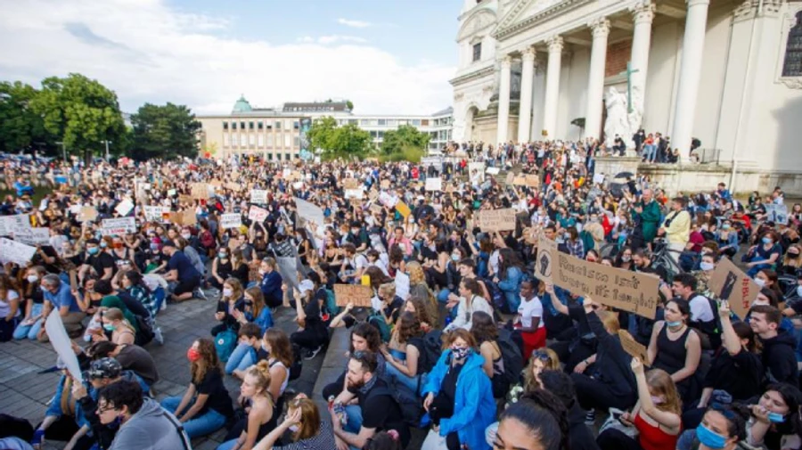 В Вене на акцию против полицейского насилия вышли до 50 тысяч человек