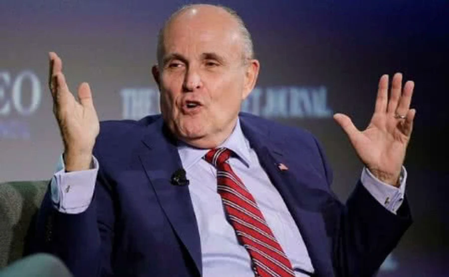 Джуліані заявив, що Сорос стояв за призначенням послів США в Україні