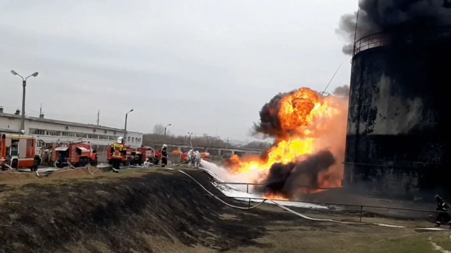 В Белгородской области РФ после атаки БпЛА горела нефтебаза