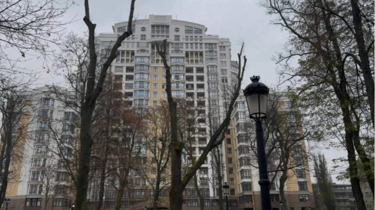 Матір Міндіча оформила на себе три квартири у Києві після 2020 року – hromadske