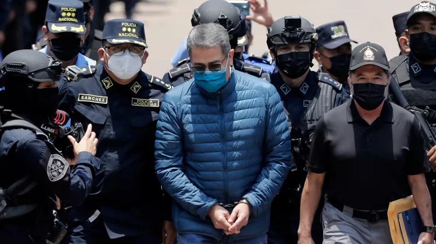 Trump promised to pardon the ex-president of Honduras, who was convicted in the US for importing 400 tons of cocaine