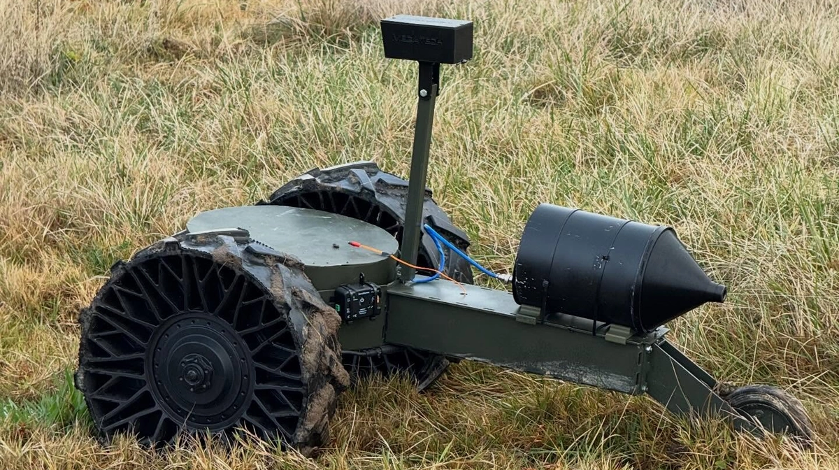 Ukrainian ground robot Bambetel upgraded with fibre-optic communications system – photos, video