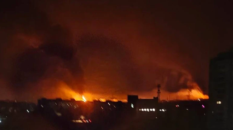 Дніпро під комбінованим обстрілом росіян: поцілили в багатоповерхівку, є постраждалі