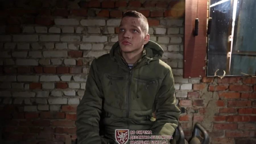 Lviv-based assault unit takes 11 Russian soldiers prisoner in Russia's Kursk Oblast – video