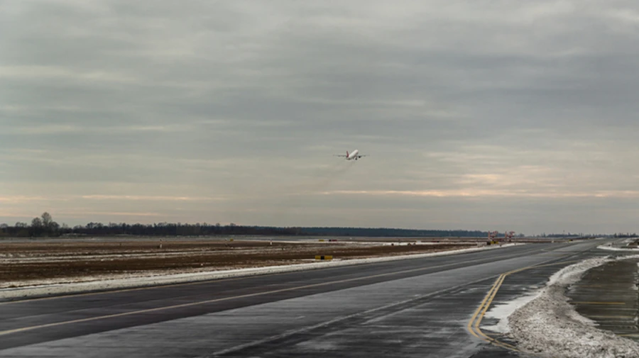 Another plane takes off at Ukraine's Boryspil Airport: resumption of regular flights tested