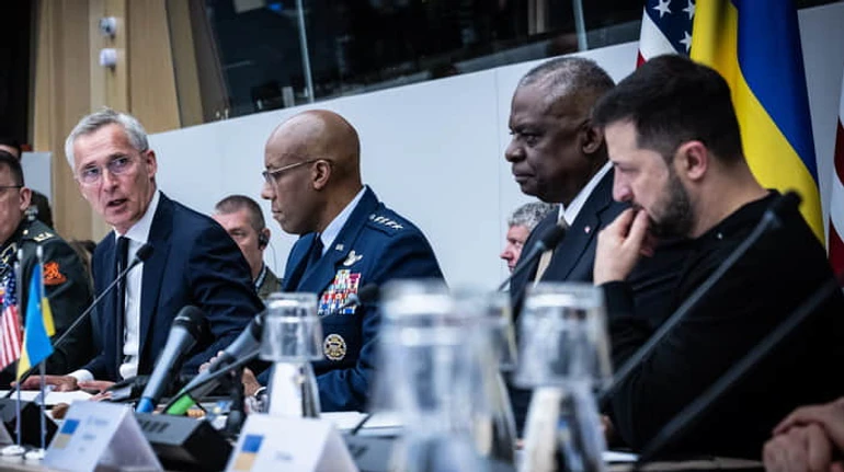 Рамштайн под влиянием Израиля: что пообещали Украине на встрече партнеров и членов НАТО в Брюсселе