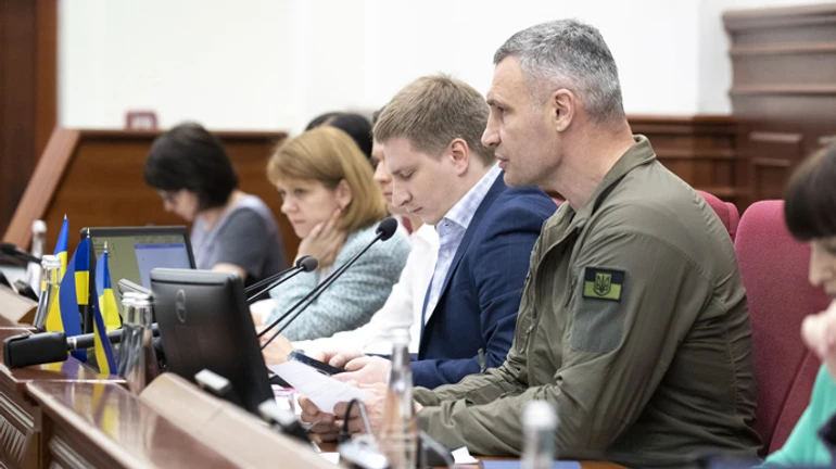 В Киеве запретили фейерверки и ездить без глушителей до конца войны