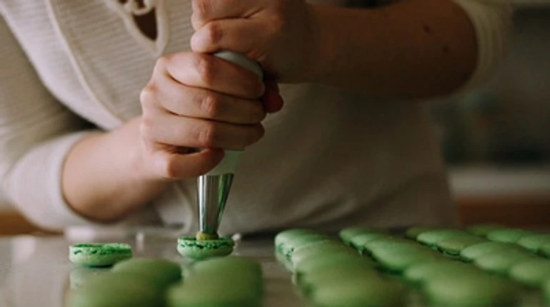 100 тысяч от государства на бизнес. Как правительство из малообеспеченных делает бизнесменов