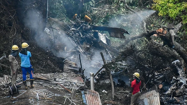 В Индии разбился вертолет, среди погибших начальник штаба обороны