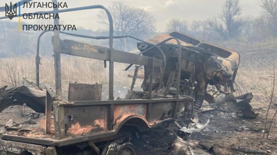 Прокуратура показала фото військового авто, яке підірвалось на Донбасі