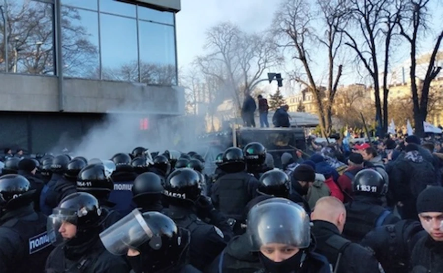 Новости 17 декабря: митинги под Радой, решения КС