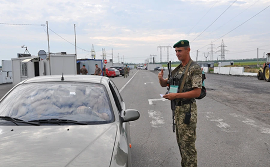 Все КПВВ в Донецкой области работают, Станица Луганская закрыта