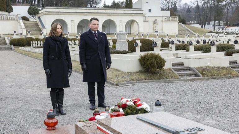 Polish presidential candidate stages provocation in Lviv and threatens to ban Lviv mayor from Poland – photo, video