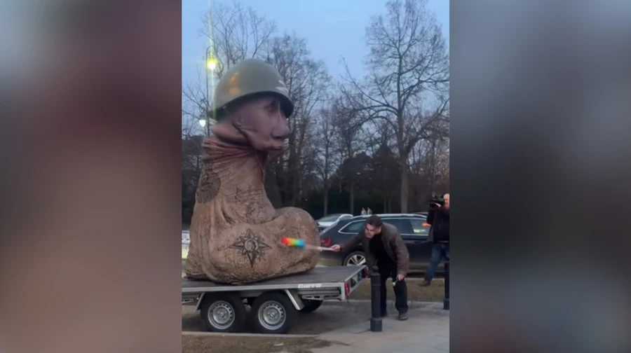 У Варшаві пройшов протест під посольством Угорщини