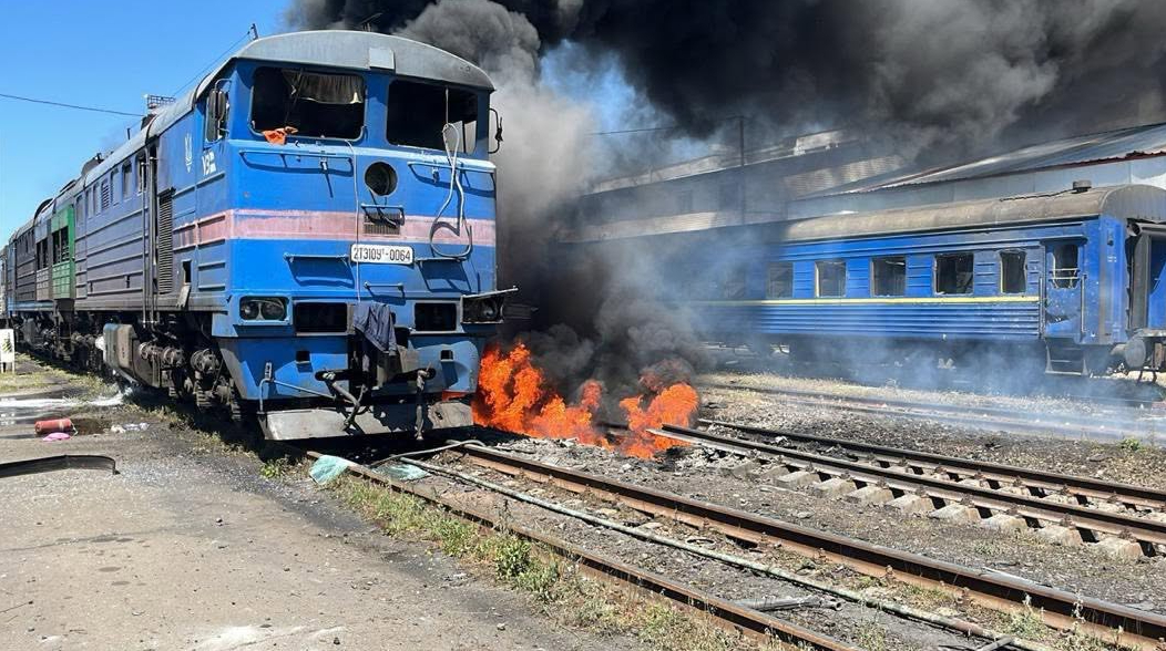 Росіяни тричі прицільно ударили по локомотивах: загинув помічник машиніста