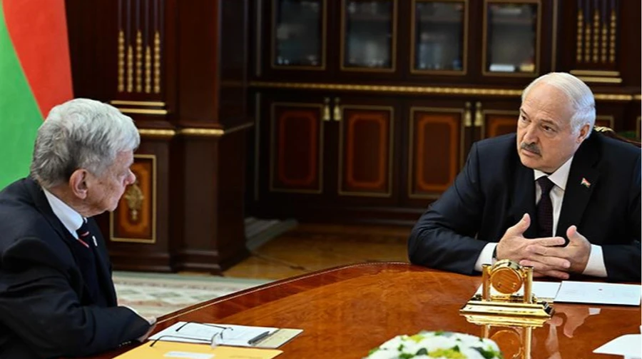 Лукашенко після переговорів з посланником Трампа звільнив 25 політв’язнів