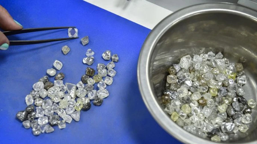 G7 to announce indirect ban on Russian diamonds