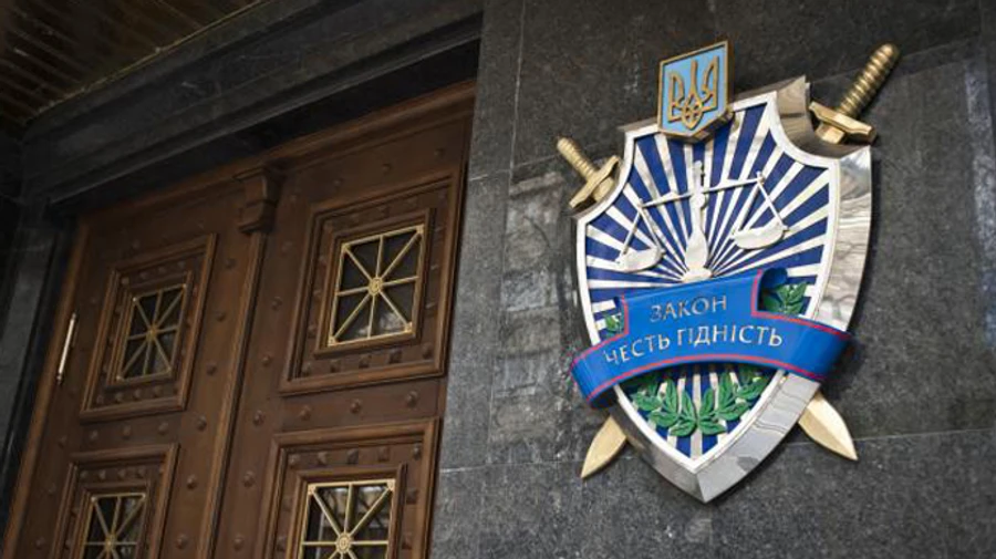 Суд виправдав колишнього слідчого ГПУ, який привласнював талони на бензин