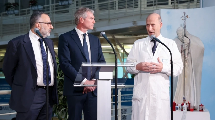 Папу Римського виписують з лікарні: понтифіку доведеться заново навчитися говорити