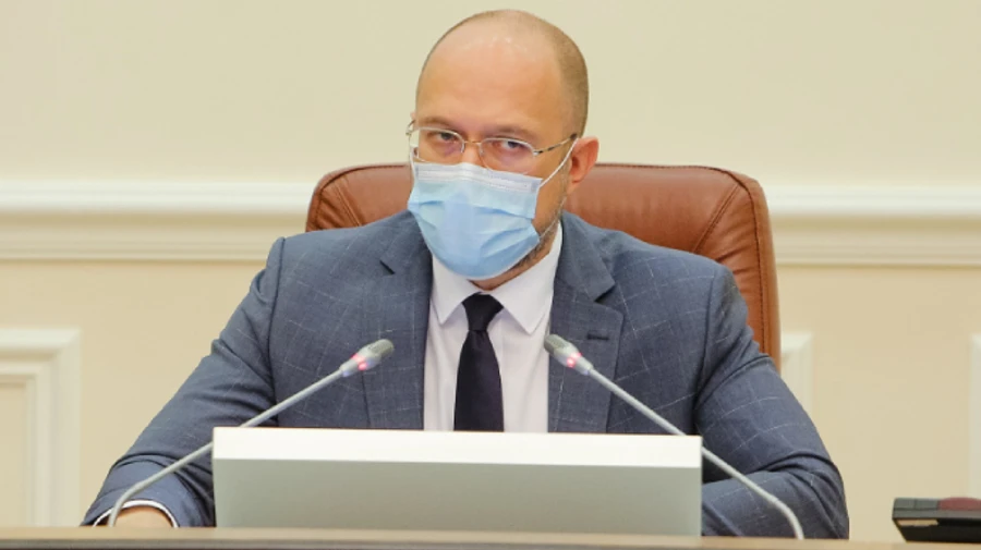 Перед святковим вихідним Шмигаль закликав утриматися від масових заходів