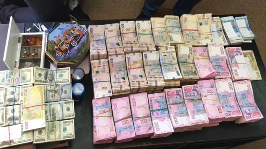 В Киеве нашли конвертцентр, прикрывавшийся инвалидностью: изъяли 36 млн наличных