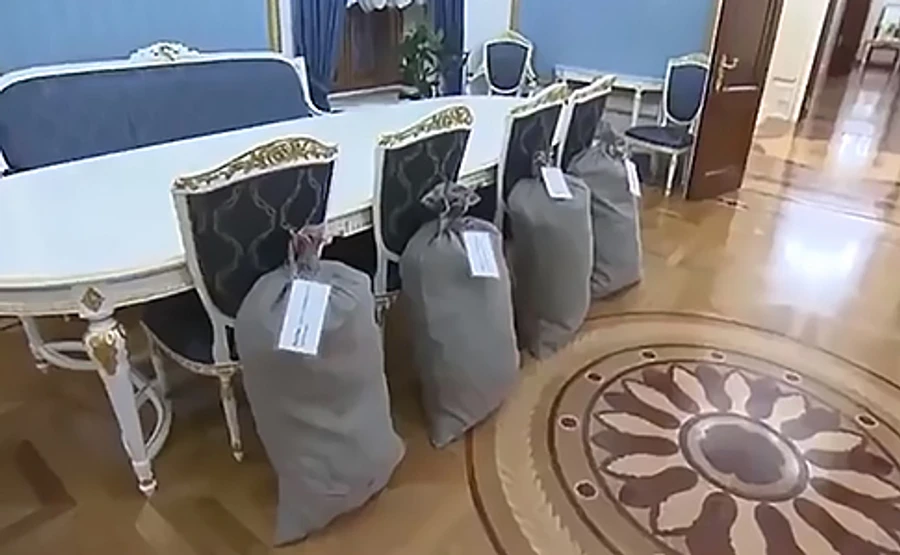 Лукашенко подарил Путину картошку и сало