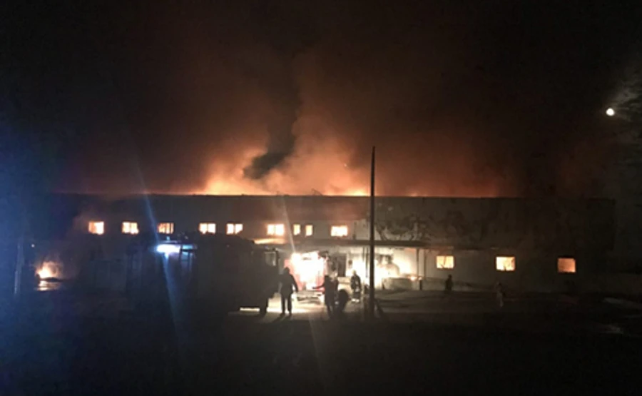 У Мукачеві горить відділення Нової пошти