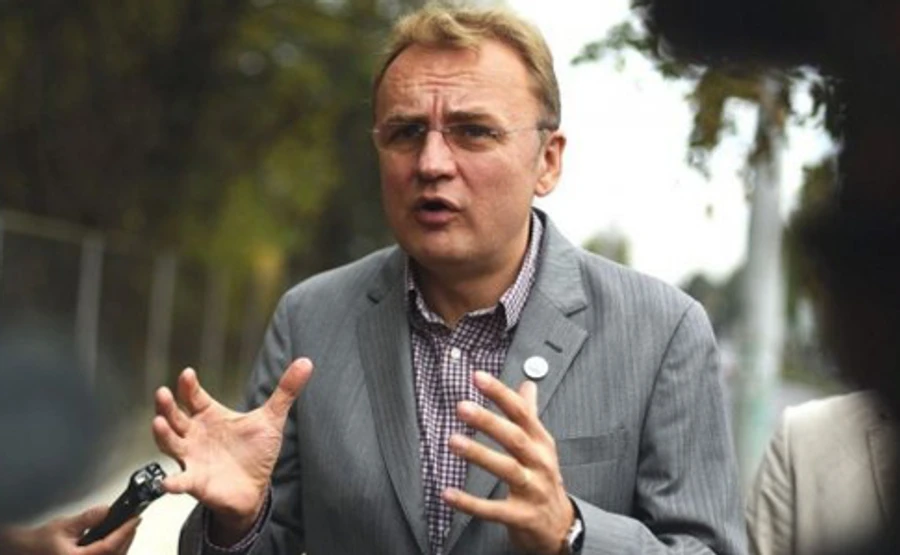 Садовий виправдовує нестандартні трамваї: про двері знав і купив правильно 