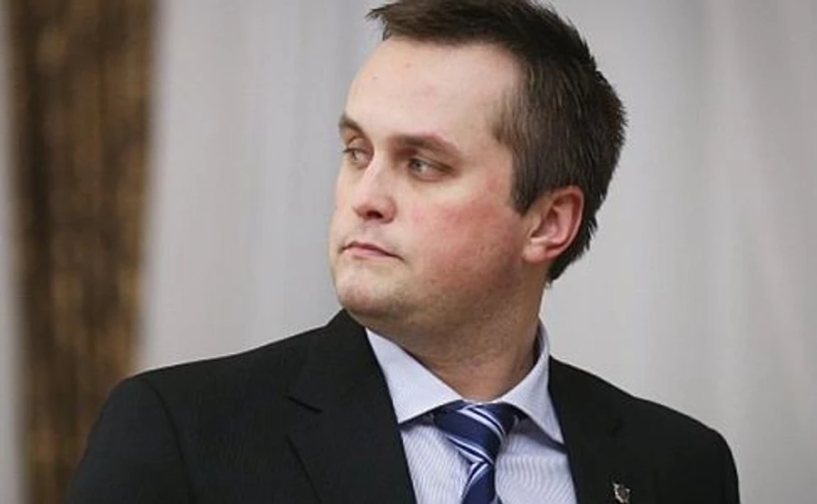 Холодницкий лично принес в ВР документы на Онищенко