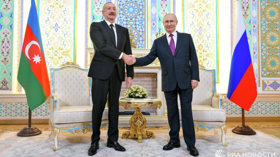 Putin meets with Azerbaijani president, explains how Russian missiles shot down Azerbaijani passenger plane