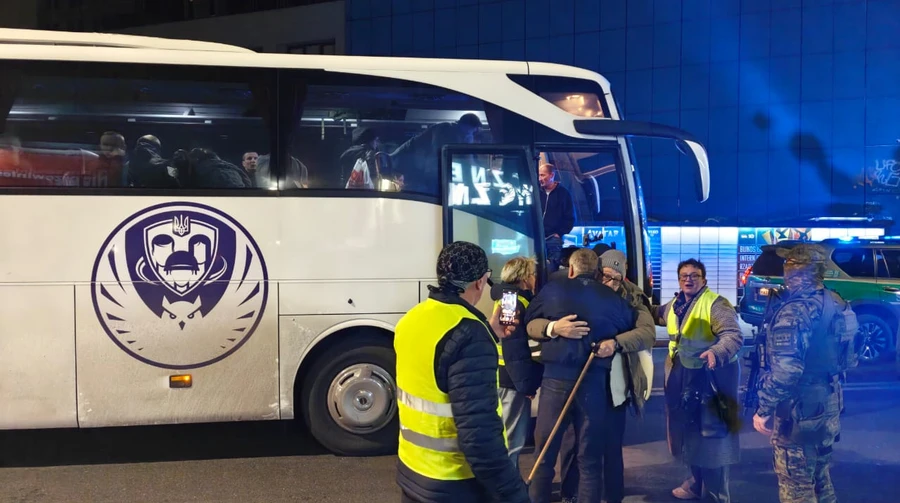 109 released Belarusian political prisoners arrived in Poland and Lithuania