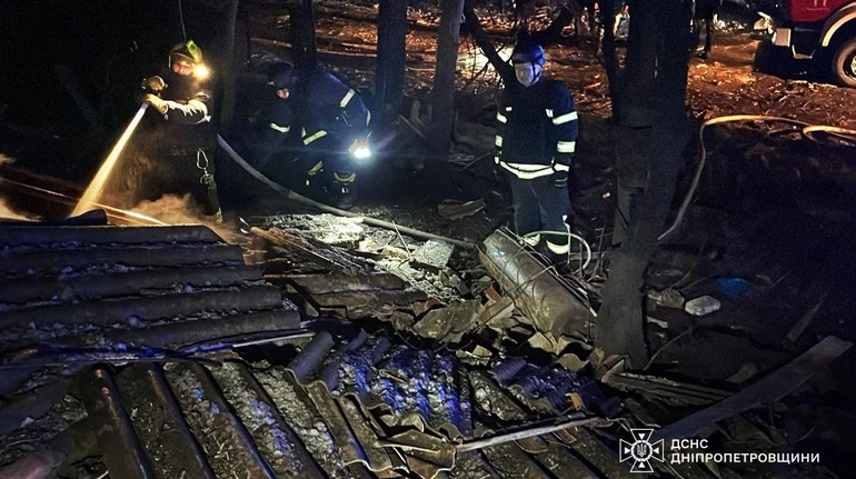 Росіяни атакували Дніпропетровщину: 2 постраждалих, вирували пожежі